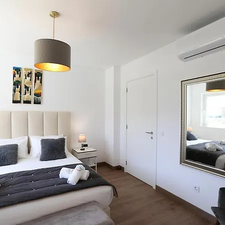 Pearl - In A Luxury Nazare