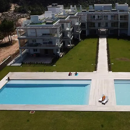 Pearl - In A Luxury Nazare