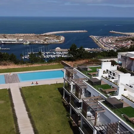 Pearl - In A Luxury * Nazare