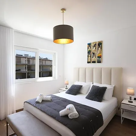 Pearl - In A Luxury Apartman